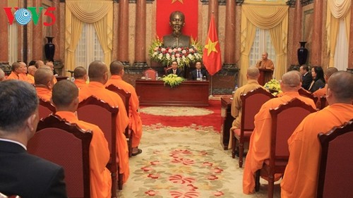 Đoàn đại biểu Việt kiều và Phật giáo chào Chủ tịch nước và thăm một số cơ quan tại Hà Nội - ảnh 1